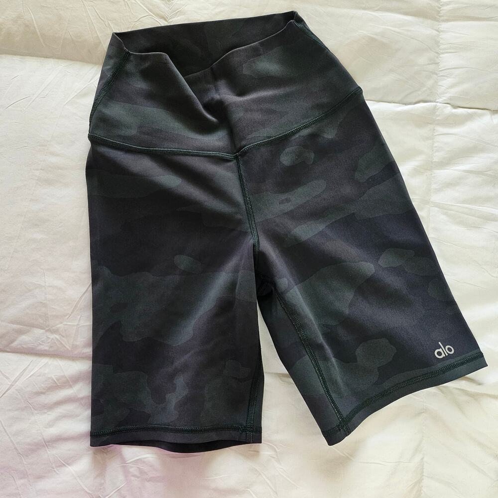 Alo Yoga Biker Shorts Womens S Logo Camo Haigh Waist Athleisure